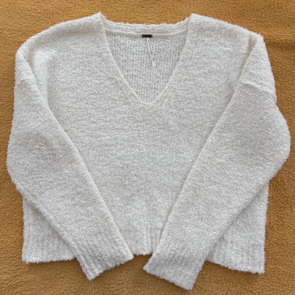 Free People white cream chunky popcorn v neck sweater size medium
